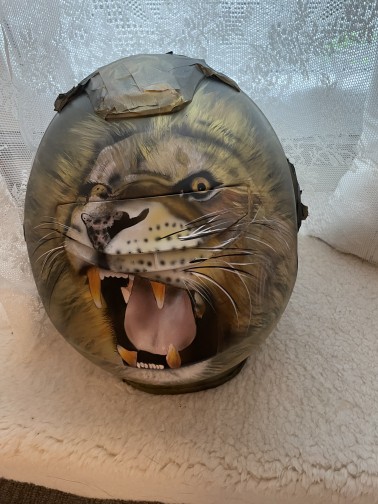 Airbrushhelm Airbrushhelm in schwarz wurde ein Löwengesicht geairbrusht und gemalt in brauntöhnen und Goldtönen sowie scchwarz