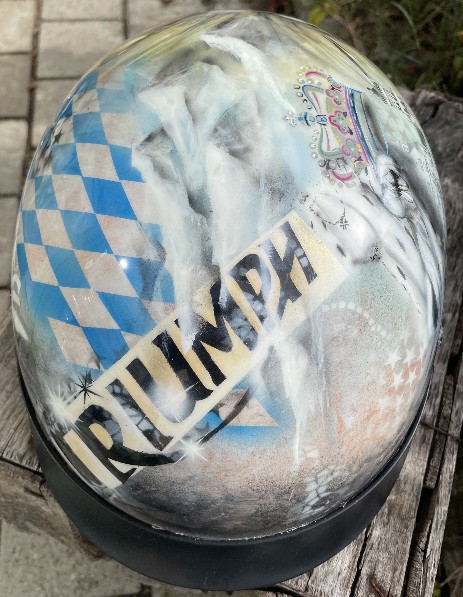 Airbrushhelm es wurde ein Läwe geairbrusht mit brauntönen weiss und schwarz